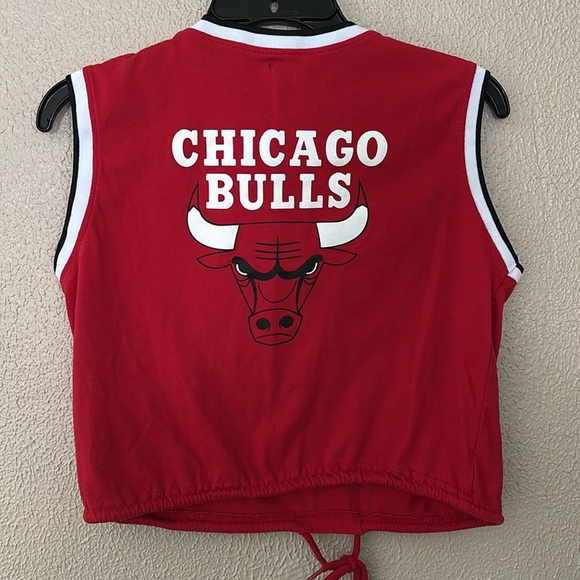 Vintage Women’s Chicago NBA Bulls Basketball Crop Top, Medium - Picture 6 of 8